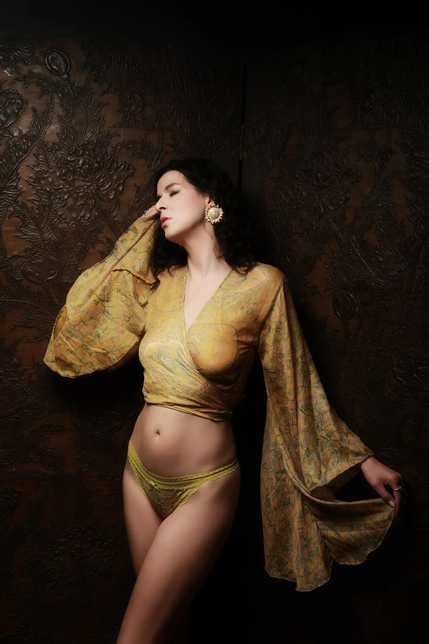 How To Choose Outfits For Your Boudoir Experience That Feel Like YOU and Make You Feel Great